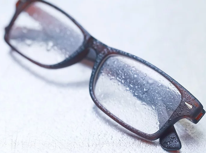 Lunettes Toujours Sales ? L'Astuce Pour Qu'elles Restent Impeccables 3 FOIS PLUS Longtemps.