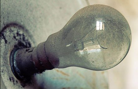 Comment Je Dépoussière Les Ampoules Pour une Maison Plus Lumineuse.