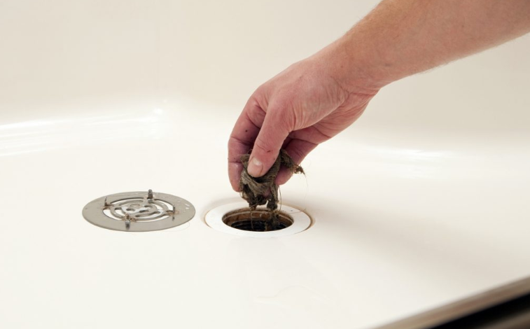3 Astuces Rapides Pour Déboucher les Canalisations SANS APPELER le Plombier